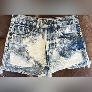 Levis high waisted jean shorts. Size 28. 11inches in height.